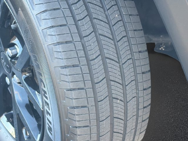 Used 2024 Jeep Grand Cherokee L Laredo RWD image 34