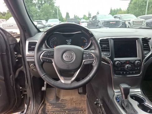 Used 2018 Jeep Grand Cherokee Overland AWD/4WD image 12