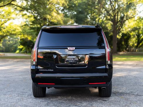 Used 2019 Cadillac Escalade Premium Luxury w/ Escalade Sport Edition AWD/4WD image 9