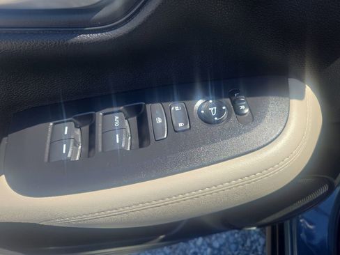 Used 2025 Honda HR-V LX image 11