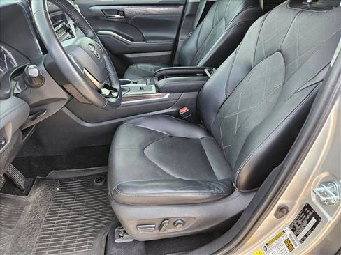 Used 2022 Toyota Highlander Platinum image 12