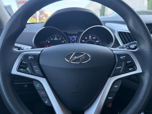 Used 2014 Hyundai Veloster FWD image 21
