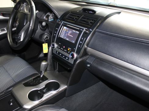 Used 2013 Toyota Camry SE FWD image 26