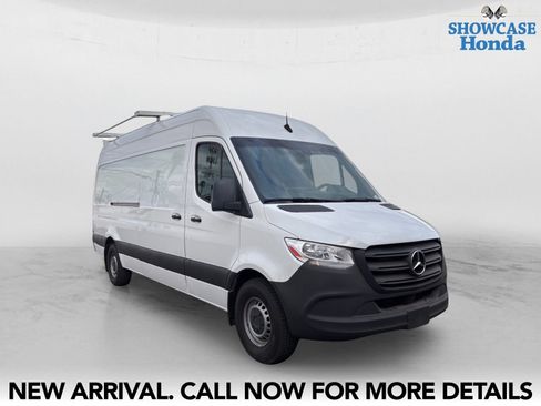 Used 2023 Mercedes-Benz Sprinter 2500 image 2