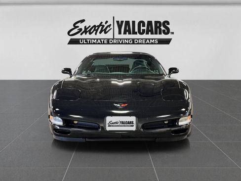 Used 2004 Chevrolet Corvette Coupe w/ Preferred Equipment Group RWD image 8