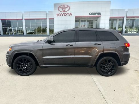 Used 2019 Jeep Grand Cherokee Altitude AWD/4WD image 2