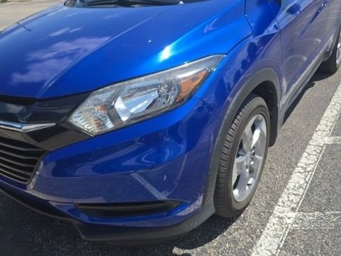 Used 2018 Honda HR-V LX image 2