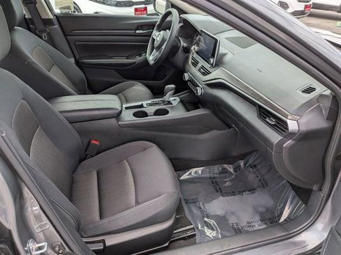 Used 2025 Nissan Altima 2.5 SV image 5