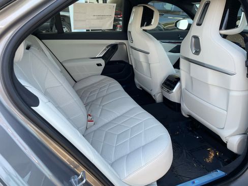 New 2025 BMW 740i w/ Executive Package image 9