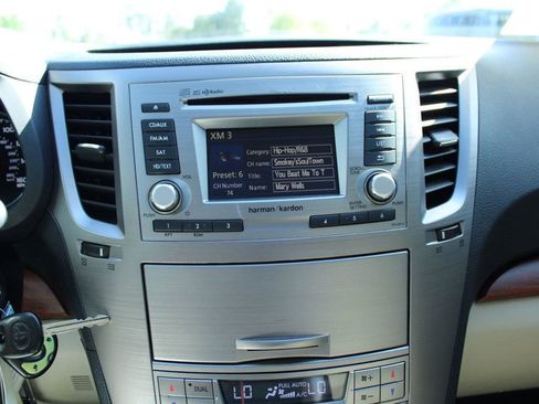 Used 2014 Subaru Outback 3.6R Limited w/ Moonroof Package image 17