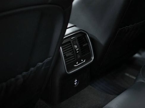 Certified 2026 Porsche Macan AWD/4WD image 36