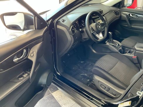 Used 2019 Nissan Rogue SV FWD image 9