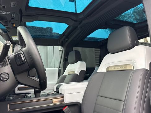 Used 2025 GMC Hummer EV 3X w/ LPO, Dark Essentials Package image 5