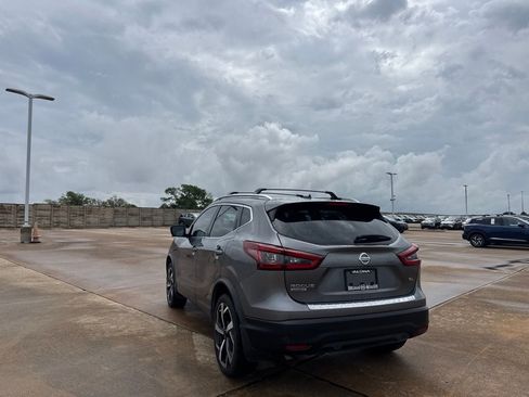 Used 2022 Nissan Rogue Sport SL FWD image 16