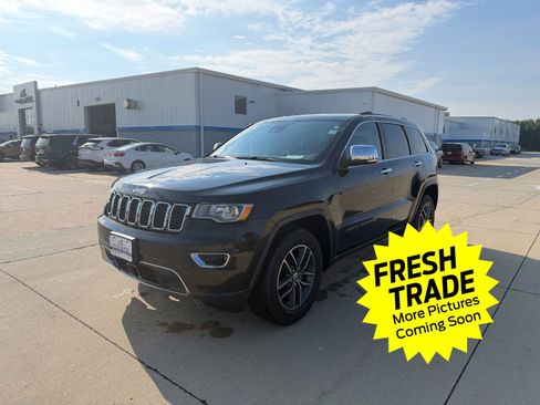 Used 2018 Jeep Grand Cherokee Limited AWD/4WD image 1