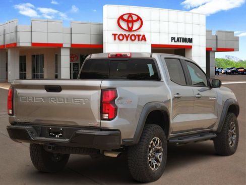 Used 2025 Chevrolet Colorado ZR2 w/ Technology Package AWD/4WD image 4