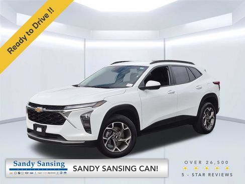 Used 2025 Chevrolet Trax LT w/ LT Convenience Package FWD image 1