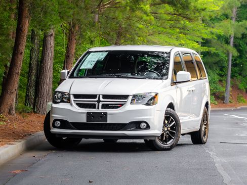 Used 2020 Dodge Grand Caravan GT FWD image 2