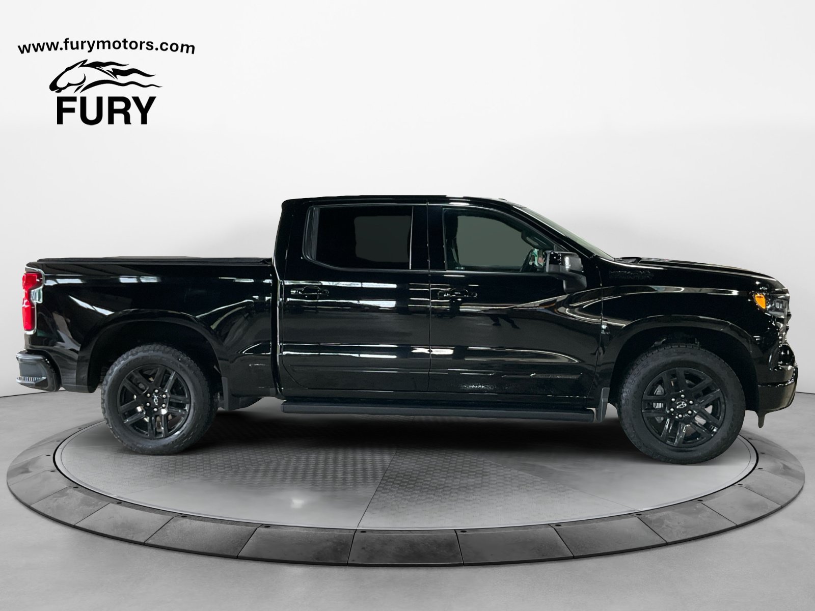 Used 2025 Chevrolet Silverado 1500 High Country w/ Midnight Edition AWD/4WD image 3