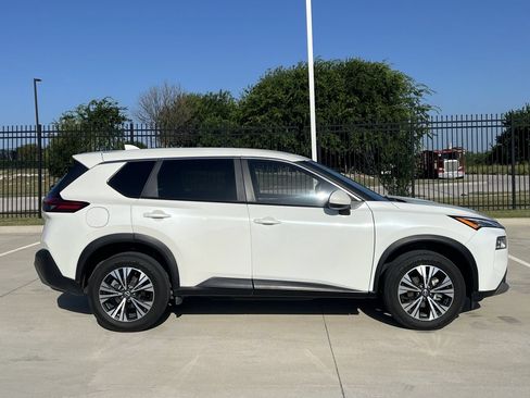 Used 2023 Nissan Rogue SV FWD image 3