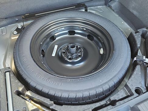 Used 2022 Volkswagen Tiguan SE image 29