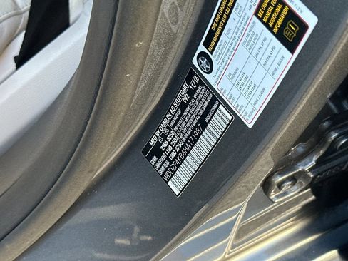 Used 2017 Mercedes-Benz E 300 4MATIC image 18