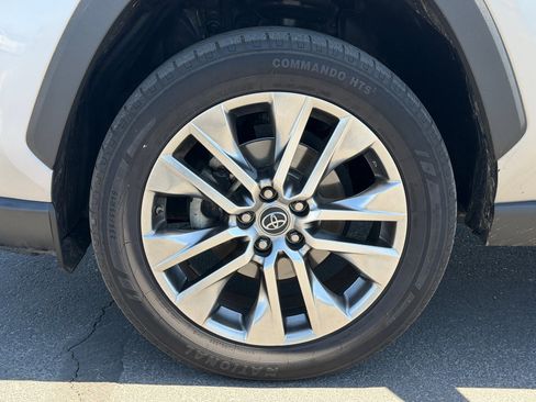 Used 2019 Toyota RAV4 XLE Premium w/ Cold Weather Package FWD image 8