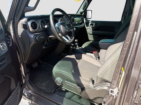 Used 2022 Jeep Wrangler Unlimited Sahara w/ Cold Weather Group AWD/4WD image 25
