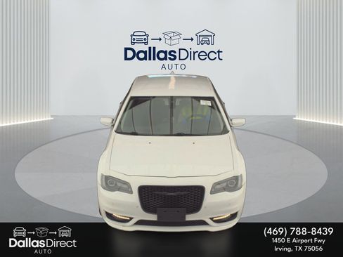 Used 2022 Chrysler 300 Touring L image 3