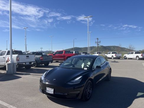 Used 2020 Tesla Model 3 Long Range image 4