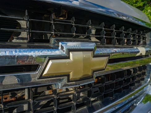 Used 2010 Chevrolet Silverado 2500 LT w/ Interior Plus Package AWD/4WD image 10