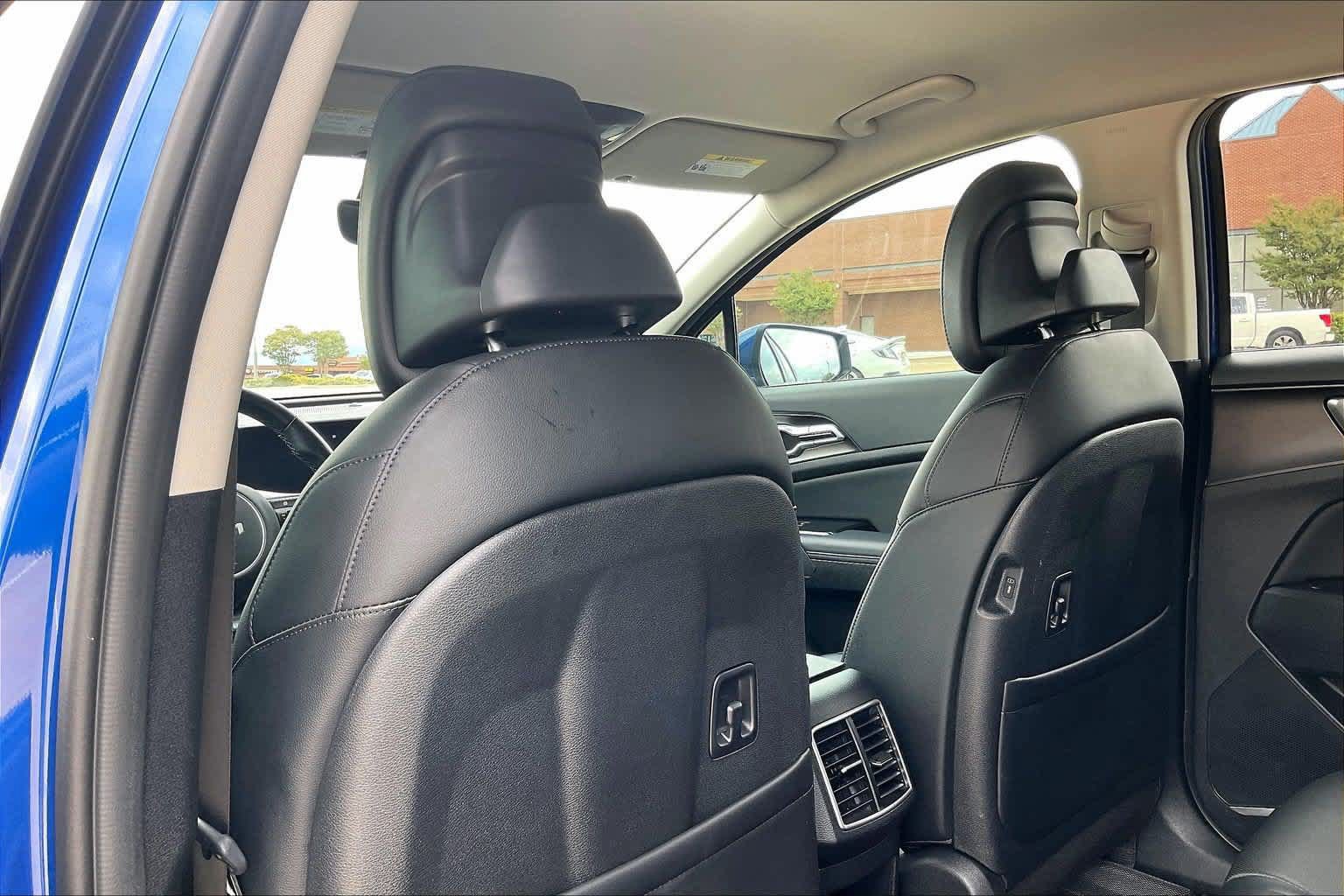 Certified 2025 Kia Sportage EX FWD image 10