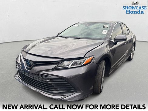 Used 2020 Toyota Camry LE w/ Carpet Mat Package image 2