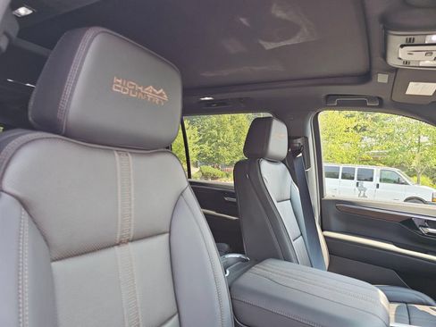 New 2026 Chevrolet Suburban High Country AWD/4WD image 11