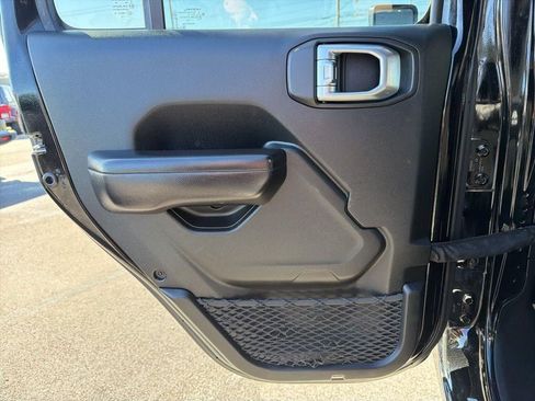 Used 2019 Jeep Wrangler Unlimited Sport S AWD/4WD image 17