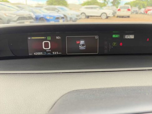 Used 2022 Toyota Prius L Eco FWD image 10