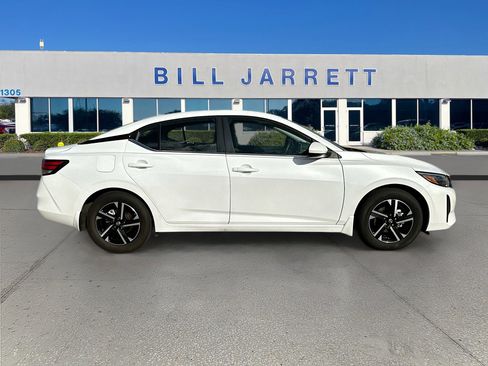 Used 2025 Nissan Sentra SV w/ Lighting Package image 8