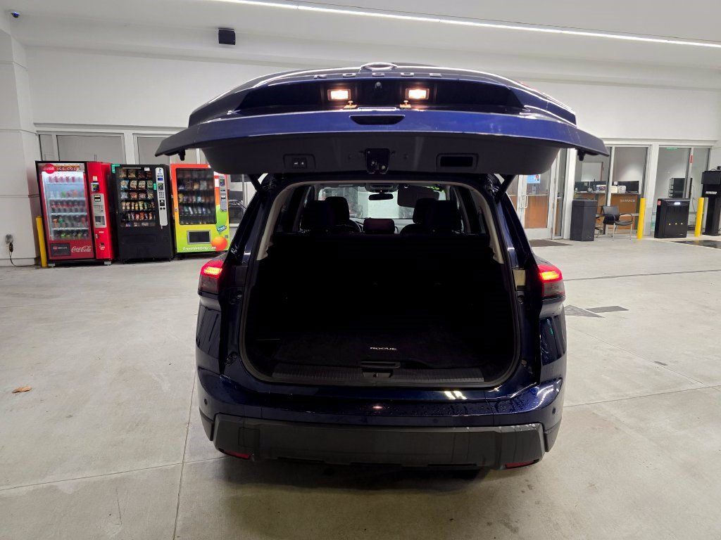 Used 2025 Nissan Rogue SV FWD image 36