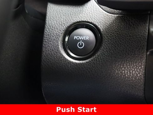 Used 2025 Toyota Camry SE image 18