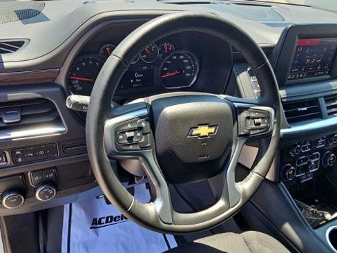 Used 2023 Chevrolet Suburban LS RWD image 11
