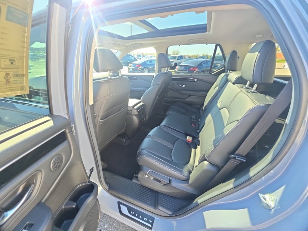 Used 2025 Honda Pilot Touring image 29