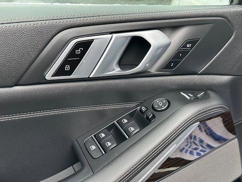 Used 2021 BMW X5 xDrive40i w/ Premium Package image 17