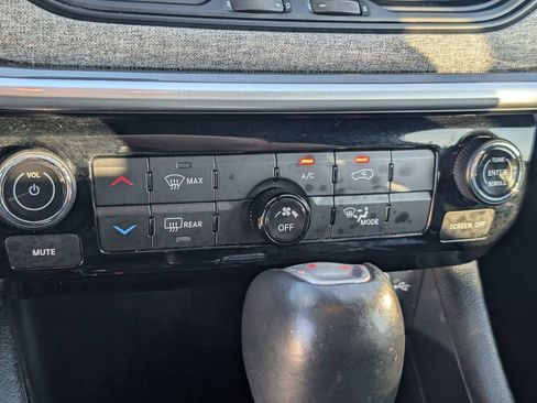 Used 2024 Jeep Compass Latitude AWD/4WD image 18