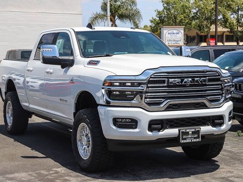 New 2026 RAM 2500 Laramie AWD/4WD image 3
