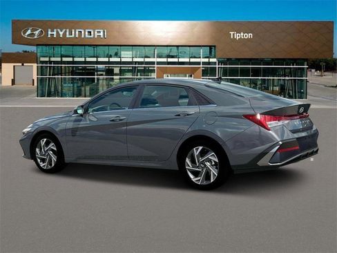 New 2025 Hyundai Elantra SEL image 4