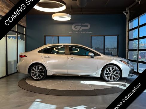 Used 2021 Toyota Corolla SE FWD image 2