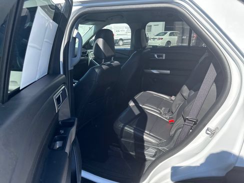 Used 2023 Ford Explorer XLT w/ Equipment Group 202A AWD/4WD image 15