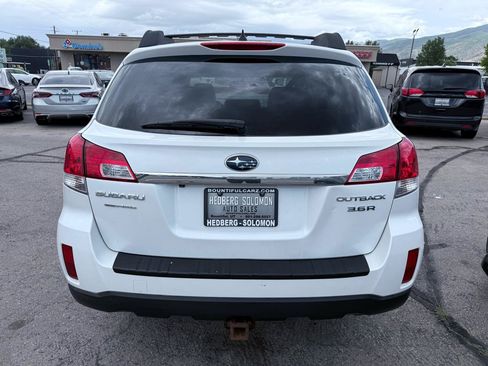 Used 2011 Subaru Outback 3.6R Limited w/ PWR Moonroof Pkg AWD/4WD image 4