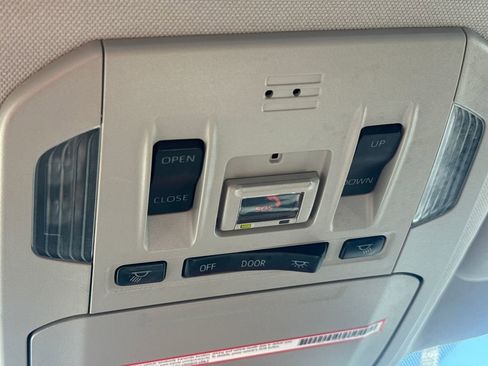 Used 2022 Toyota Highlander XLE AWD/4WD image 34