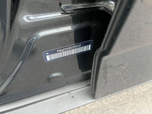 Used 2025 Kia Soul LX w/ LX Technology Package image 27